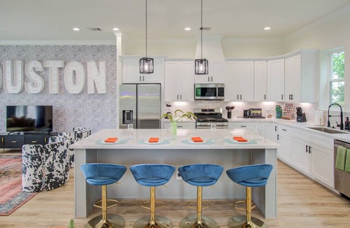 Greater Third Ward House | Modern Retreat w/Rooftop Cinema