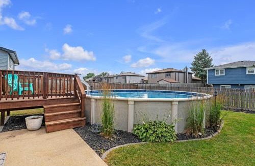 Orland Hills House | Modern Retreat with Private Pool & Yard, 10 mins to Tinley Ampitheatre home