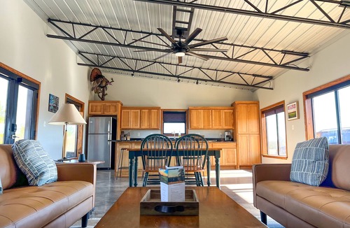 Bauxite Cabin | Modern Retreat with Stunning Views - 25 Mi to Little Rock!