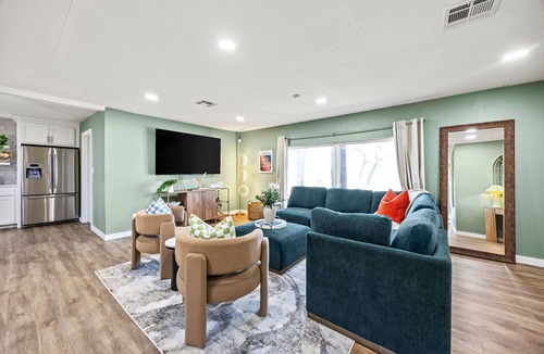 Haltom City House | Modern Retreat with Hot Tub, Large Yard, Pet Friendly, Sleeps 12