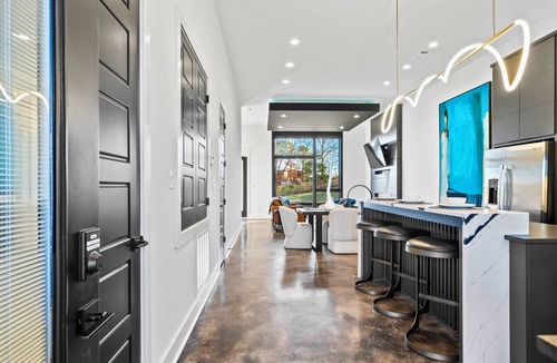 Piney House | Modern Retreat with Rooftop and Lake Access