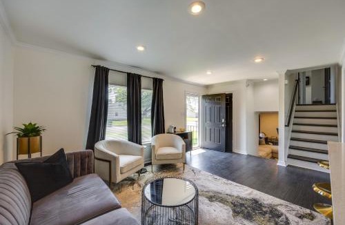 Montrose House | Modern Richmond Home w/Deck, Close to Downtown!
