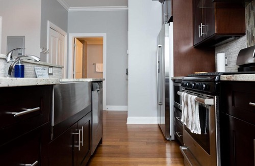 River West Apartment | Modern River West 2BR with W&D by Zencity