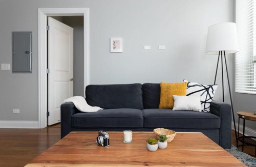 River West Apartment | Modern River West 2BR with W&D by Zencity