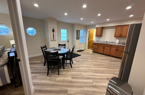 Bay City Apartment | Modern Riverbend Suites - 2BR