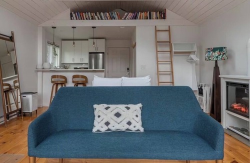 Freehold House | Modern Riverfront Bungalow, Fireplace, 20 min to Hudson & Windham