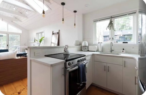 Freehold House | Modern Riverfront Bungalow, Fireplace, 20 min to Hudson & Windham