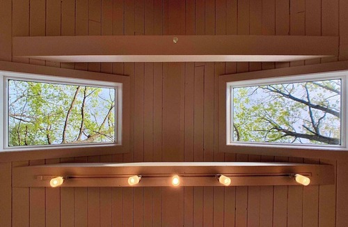 Freehold House | Modern Riverfront Bungalow, Fireplace, 20 min to Hudson & Windham