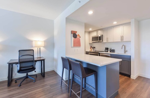 East Cambridge Apartment | Modern Riverside Retreat Near Kendall Square