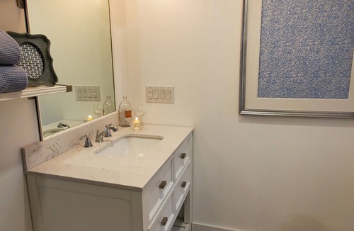 Niagara Falls Apartment | Modern Riverview Apartment Near Niagara Falls | Walk to Attractions + Parking!