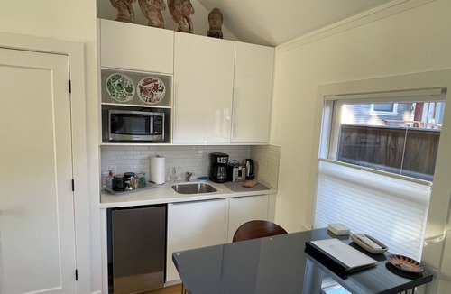 Fairview Park Apartment | Modern Rockridge Studio with Private Deck