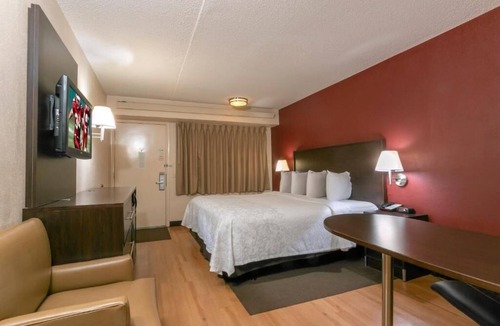 Columbus Hotel | Modern Room Minutes from OSU Campus Attractions