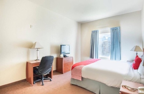 Clute Hotel | Modern Room Near Sea Center Texas