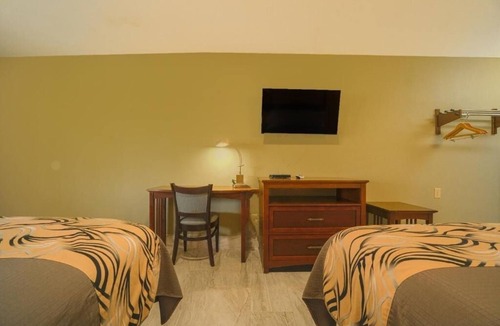 Aransas Pass Hotel | Modern Room Near Aquatic Center + Pool Access & Pet Friendly
