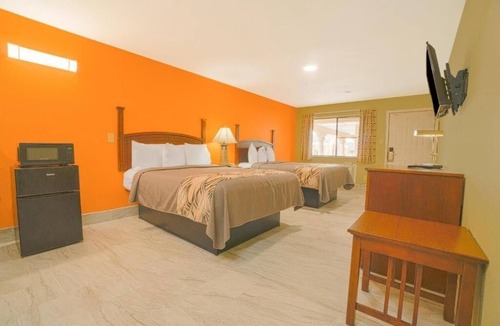 Aransas Pass Hotel | Modern Room Near Aquatic Center + Pool Access & Pet Friendly