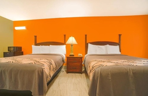 Aransas Pass Hotel | Modern Room Near Aquatic Center + Pool Access & Pet Friendly