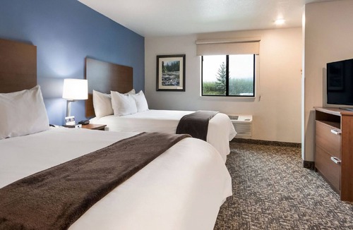 Meridian Hotel | Modern Room Near Meridian Hotspots – Includes Kitchen & Pet-Friendly