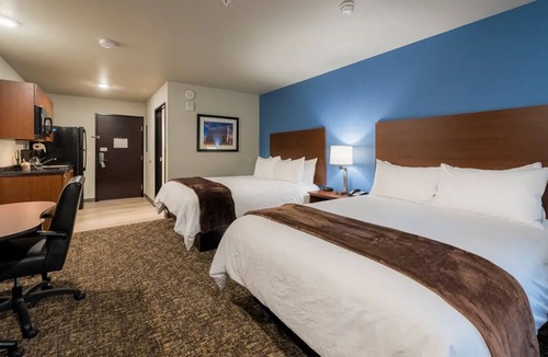 Meridian Hotel | Modern Room Near Meridian Hotspots – Includes Kitchen & Pet-Friendly