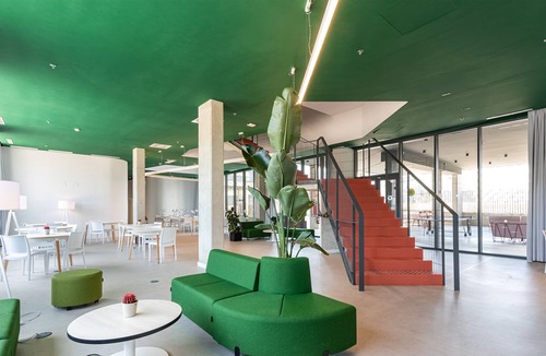 Milagrosa Apartment | Modern Room with High-Speed Wi-Fi in Pamplona