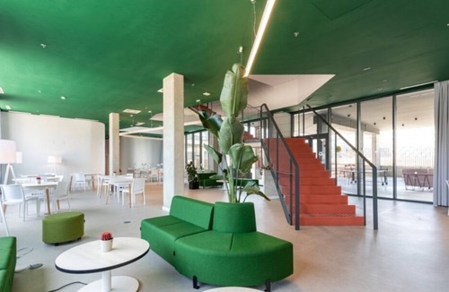 Milagrosa Apartment | Modern Room with High-Speed Wi-Fi in Pamplona
