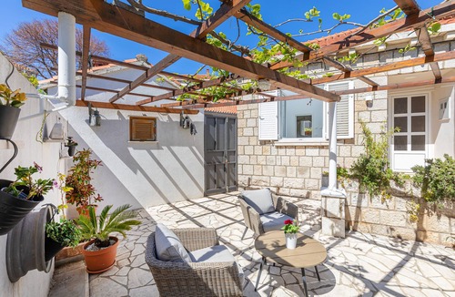 Montovjerna House | Modern room with spacious terrace , Free parking
