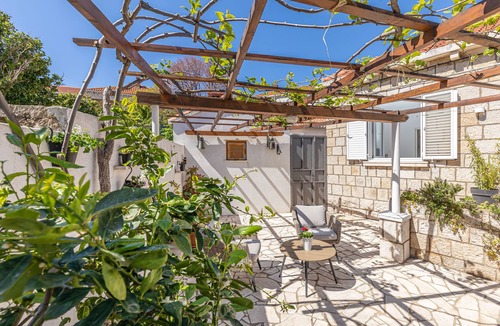Montovjerna House | Modern room with spacious terrace , Free parking