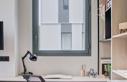 Milagrosa Apartment | Modern Room with Wi-Fi in Pamplona, Sleeps 2