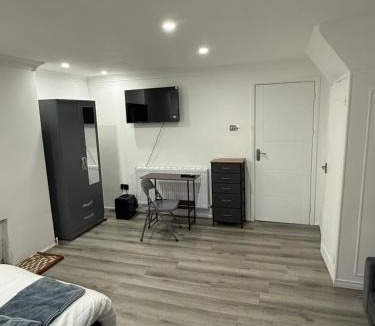 Edmonton House | Modern Rooms in North London