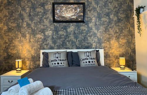 Coldstream House | Modern Rooms with SELF Check-In The Castle, Coldstream