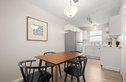 Chisholm Valley South Apartment | Modern - Round Rock 1BR -Near Austin - King Bed