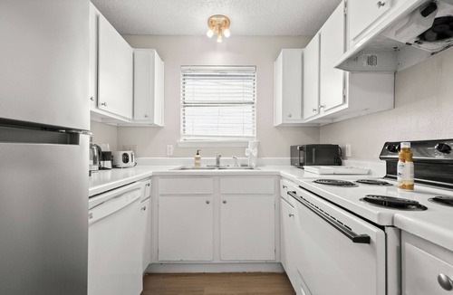 Chisholm Valley South Apartment | Modern - Round Rock 1BR -Near Austin - King Bed