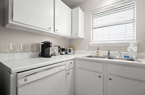 Chisholm Valley South Apartment | Modern - Round Rock 1BR -Near Austin - King Bed