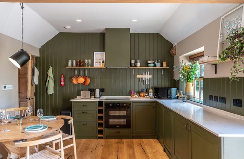 Bilting Cottage | Modern Rustic 2 Bed Converted Stable - High up the Kent Downs