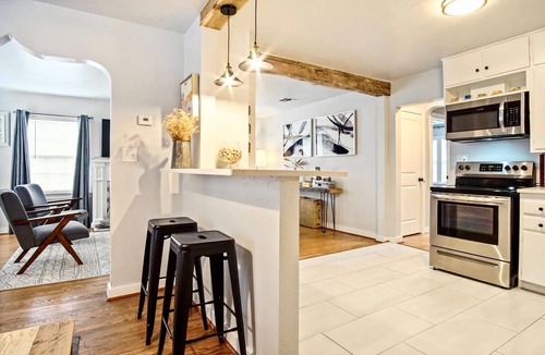 Central Oklahoma City Apartment | Modern Rustic 3 -bedroom 2 Bathrooms Carport