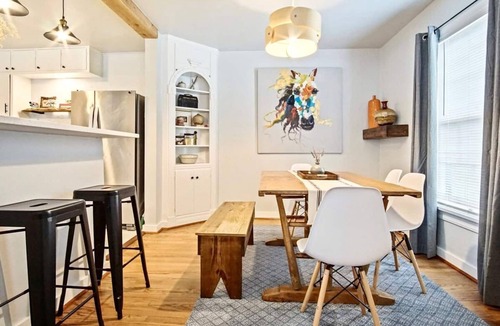 Central Oklahoma City Apartment | Modern Rustic 3 -bedroom 2 Bathrooms Carport