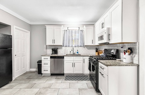 Mount Clemens Apartment | Modern, Rustic[3BR/1.5BA]Townhome in Mt. Clemens