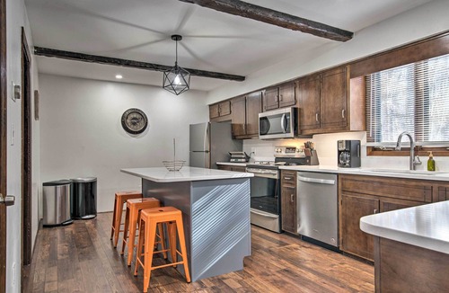 Briar Crest Woods House | Modern & Rustic lake home in Poconos