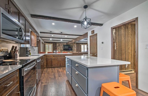 Briar Crest Woods House | Modern & Rustic lake home in Poconos