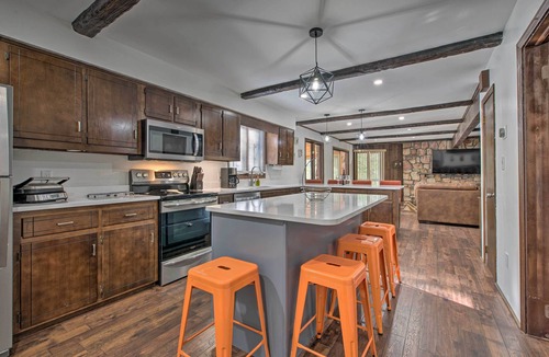 Briar Crest Woods House | Modern & Rustic lake home in Poconos