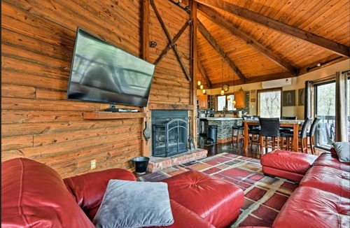 Bushkill Cabin | Modern Rustic Mountain House! Pool Table, 5 TVs, WiFi, Linens/Towels,A/C,FirePit