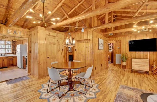 Pocohanna Cabin Colony Cabin | Modern & Rustic Pocono Cabin | Fireplace | Firepit
