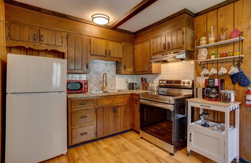 Sciota Cabin | Modern Rustic Retreat w/Private Trails & Stream