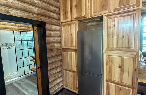 Ronan Cabin | Modern Rustic Studio Guesthouse in Montana