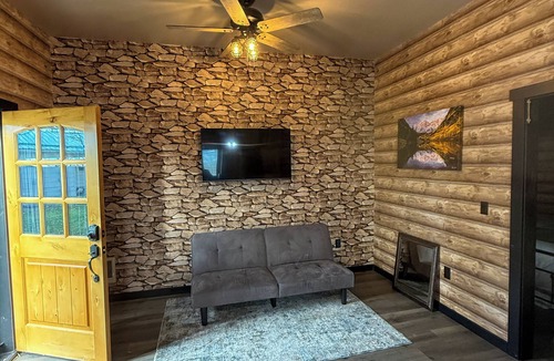 Ronan Cabin | Modern Rustic Studio Guesthouse in Montana