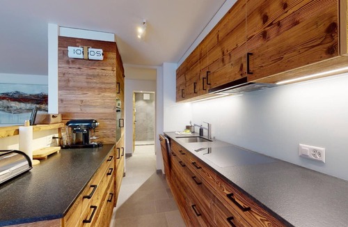 Silvaplana Apartment | Modern rustic-style 3½-room flat on the first floor, lift.