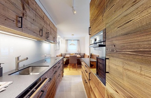 Silvaplana Apartment | Modern rustic-style 3½-room flat on the first floor, lift.