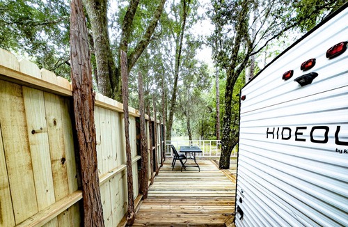 Waldo House | Modern RV With Hot Tub.