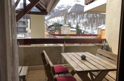 Saint-Etienne-de-Tinee Apartment | Modern studio centrally located in Auron with Mountain View's.
