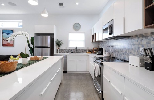 Eastside Promise Neighborhood House | Modern SA Home Nr DT + River Walk + Alamo | WiFi