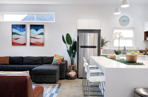 Eastside Promise Neighborhood House | Modern SA Home Nr DT + River Walk + Alamo | WiFi